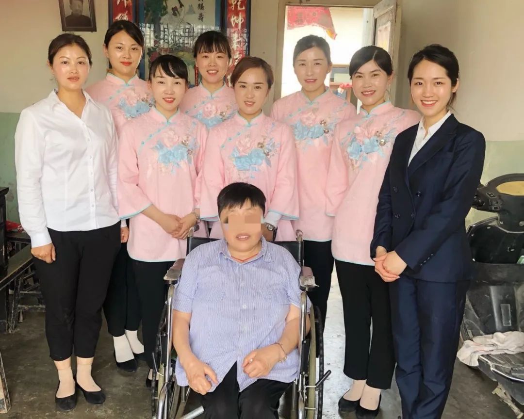 助殘日里船娘們包的餃子，溫暖了她的心